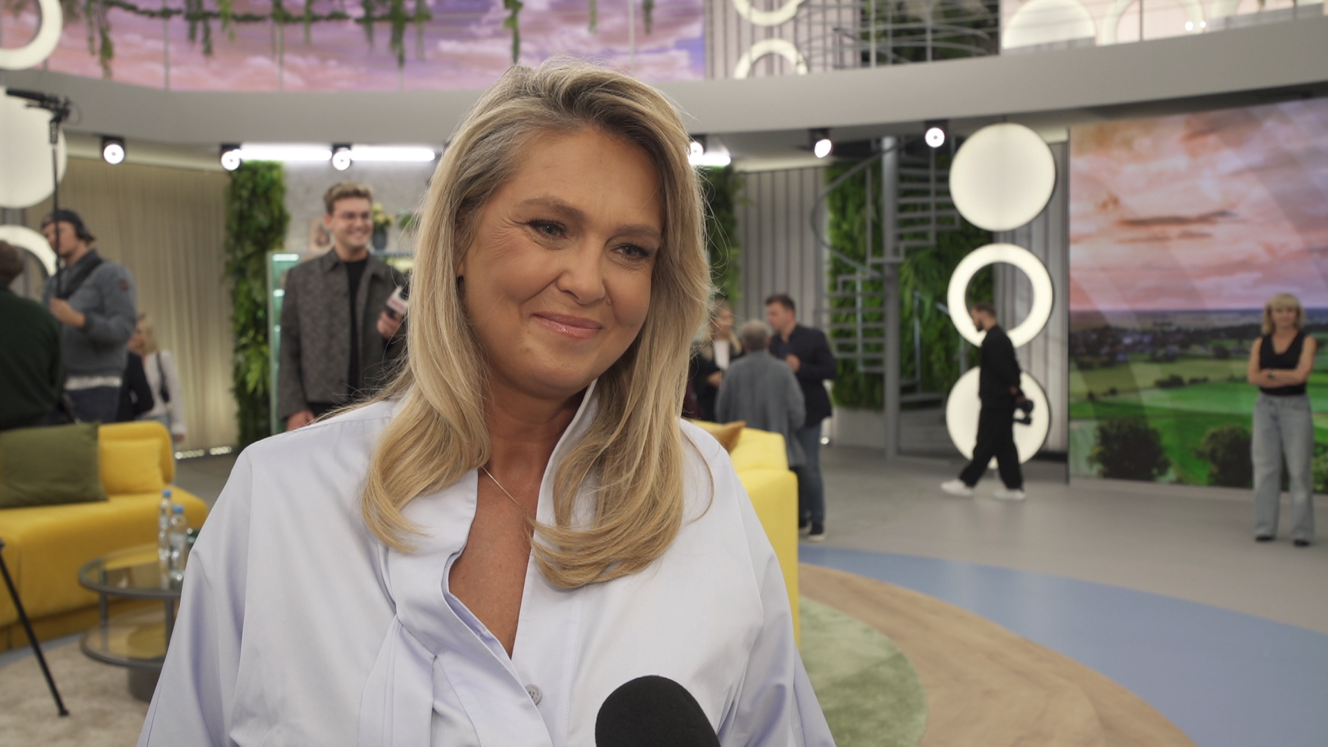 Ewa Wachowicz i jej ukochane kury. Marzy o rasie silki i wspomina dzieciństwo na wsi