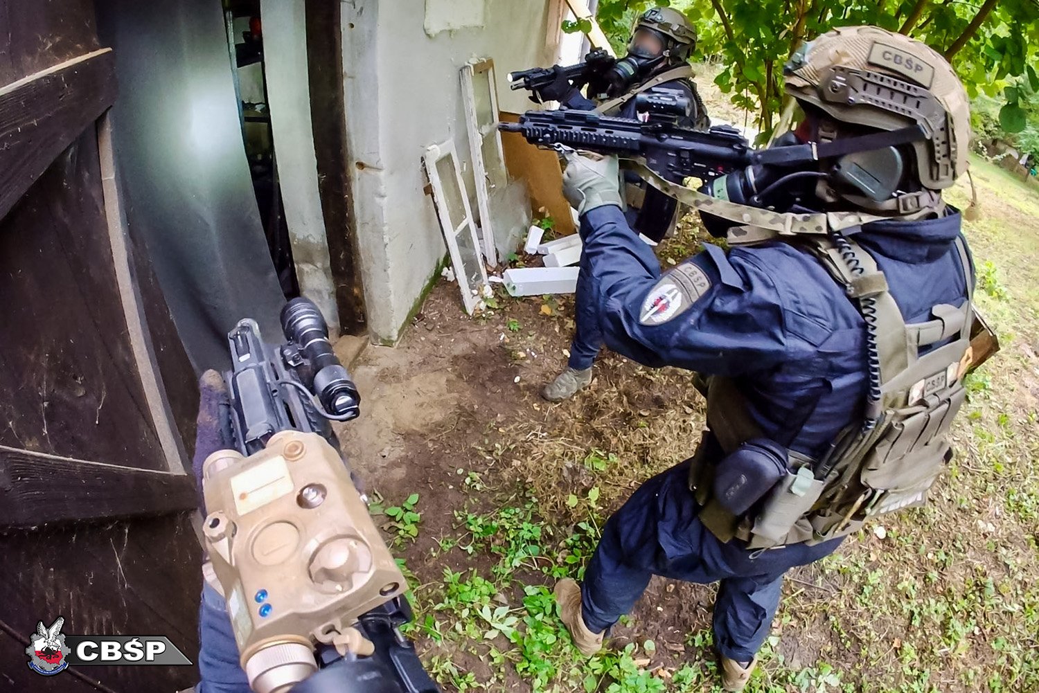 „CBŚP uderza w przestępczość narkotykową – ogromne ilości środków odurzających przejęte”