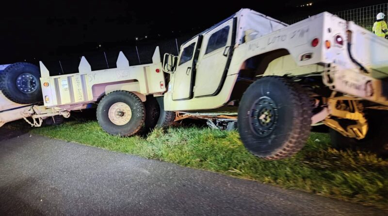 Wypadek na autostradzie A2. Bus zderzył się z kolumną wojsk amerykańskich