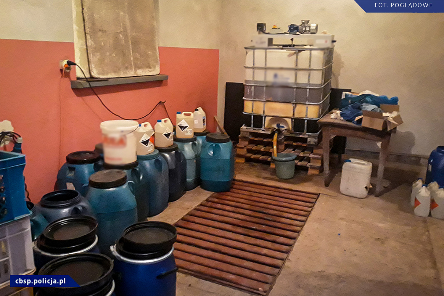 Szeroko zakrojona akcja CBŚP na Mazowszu – Policja rozbiła grupę przestępcza produkująca amfetaminę doszło do zatrzymań ośmiu osób