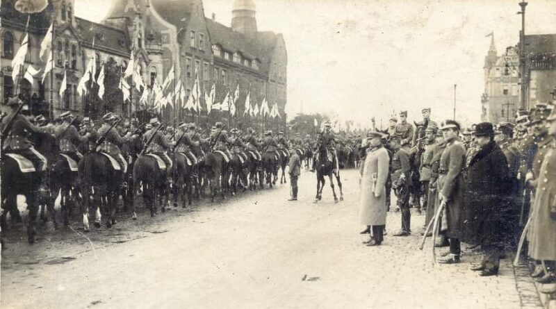 Defilada 2 Pułku Ułanów Wielkopolskich w Poznaniu w 1919 roku, tradycje wojska polskiego, okres odbudowy państwa pod przywództwem Józefa Piłsudskiego