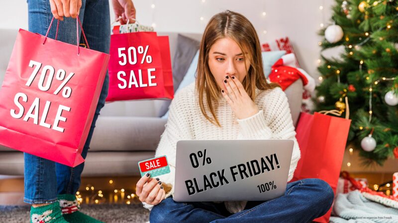 Zaskoczona kobieta robiąca świąteczne zakupy online, otoczona promocjami – ilustracja ostrzegająca przed fałszywymi ofertami w internecie.